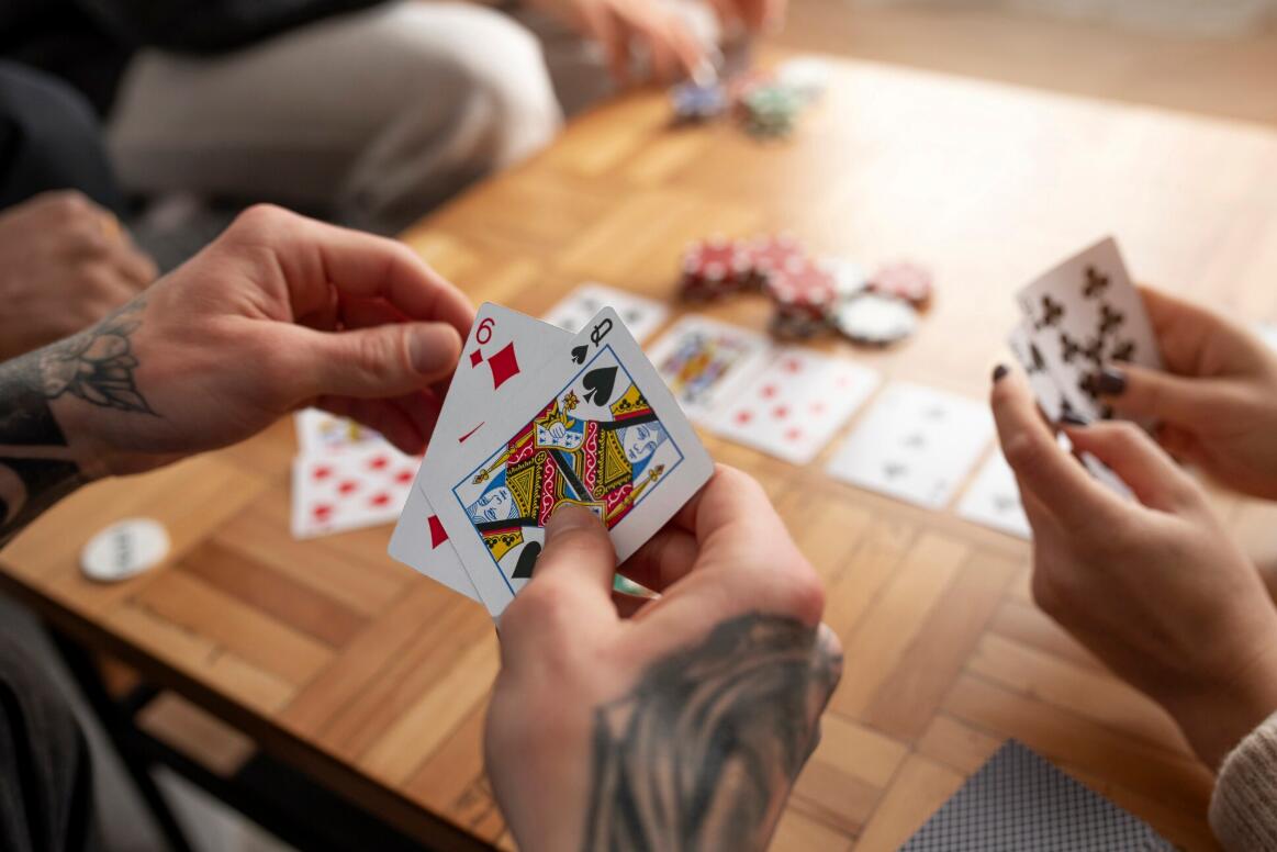 Strateginen ajattelu: Miten korttipelit kehittävät mieltä