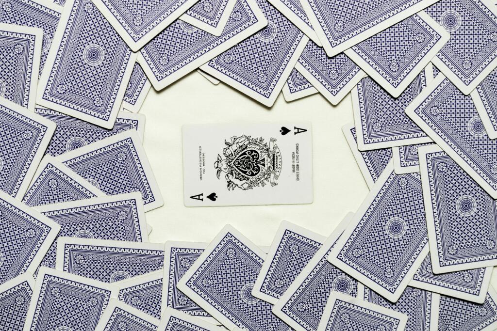 Korttipelitaidot kasinolla - miten bridgen strategiat auttavat pöytäpeleissä